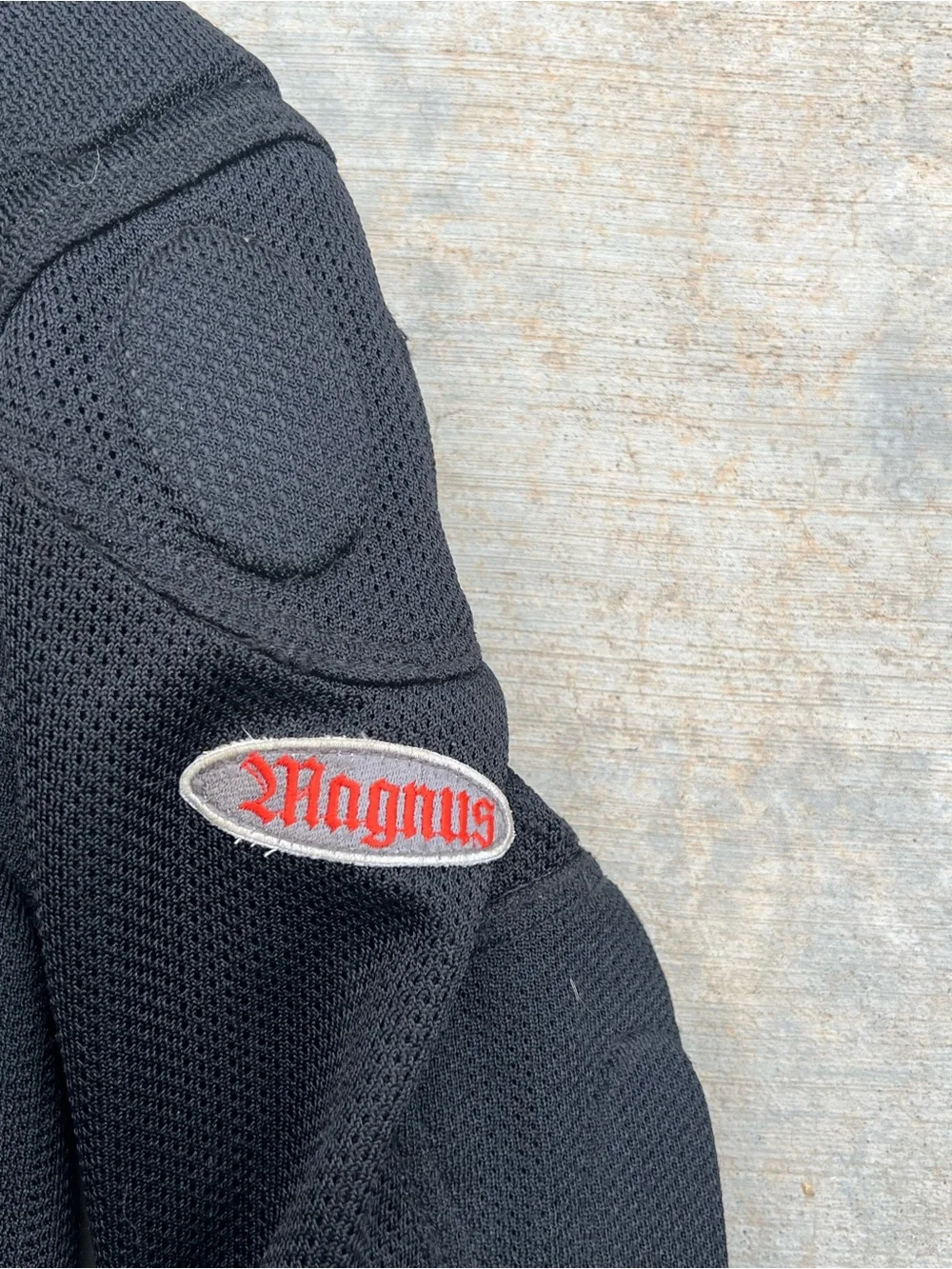 Magnus black padded